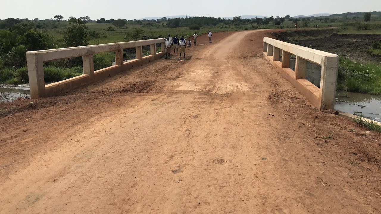 MPANDA: DIWANI AKATAA GREDA KUKANYAGA KWENYE KATA YAKE KAMA HATAPATA KM 7 ZA BARABARA.