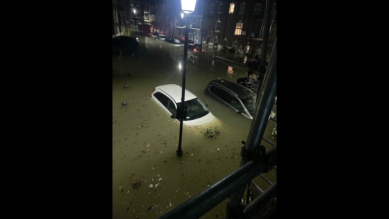 Holland Park flooding leaves thousands without water