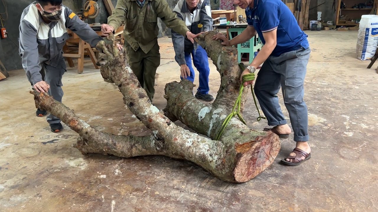 Make a Table From a Tree Trunk // Amazing Woodworking Project - Robert Madison