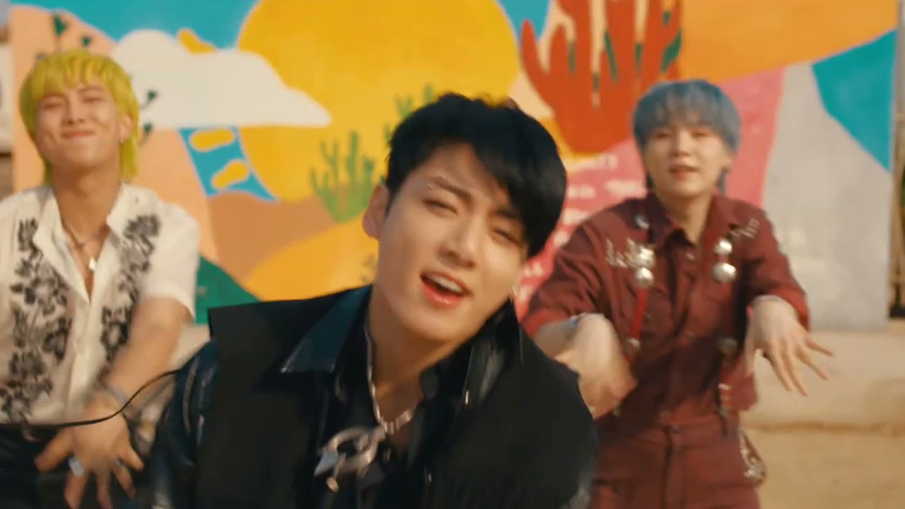 Jikook Momentos🤭JK: JM es EXTREMADAMENTE SEXY😳+JK VUELVE A ABRAZAR A JM POR LA ESPALDA💕