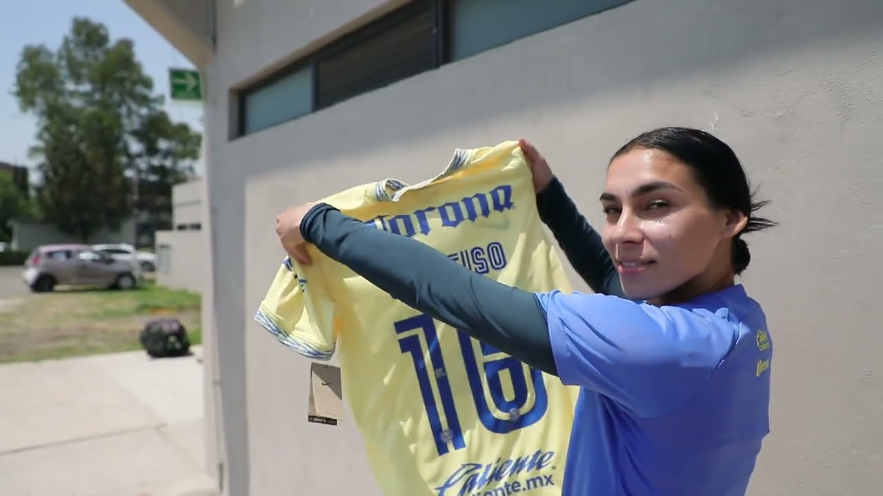 Entrega de Jersey con Sabrina Enciso