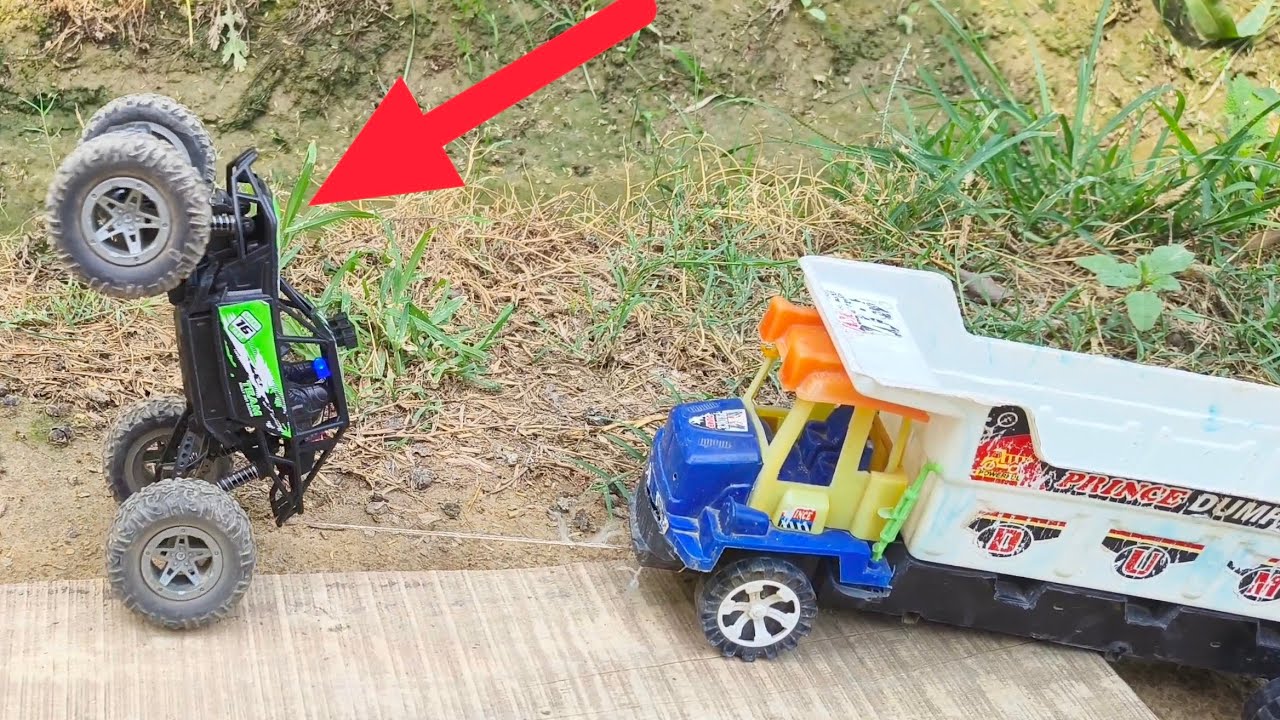 RC monster vs overload truck 🚛 038