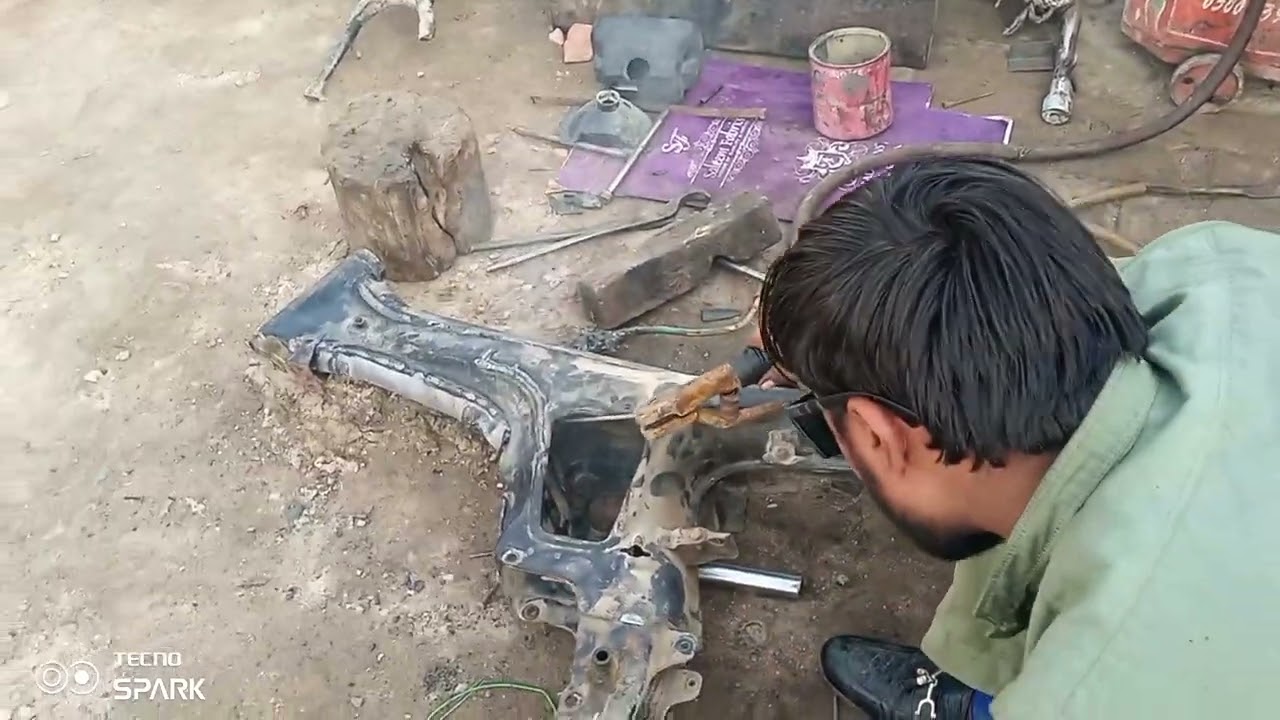 Denting painting 🖌️🎨 motorcycle ke frame double karne ka aasan tarika hasil Karen is video mein 
