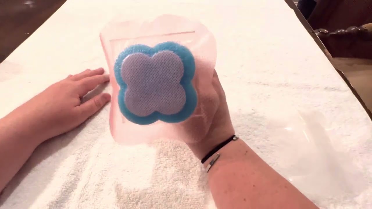 Smith+Nephew's ALLEVYN Foam Dressing - The &ldquo;Pink One&rdquo; -  Exudate Management Test