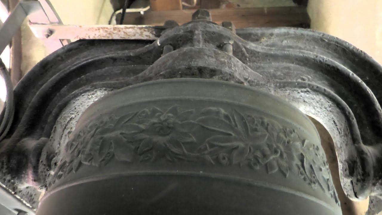 Bernstadt auf dem Eigen (GR): Glocke der kath. Filialkirche St. Nikolaus