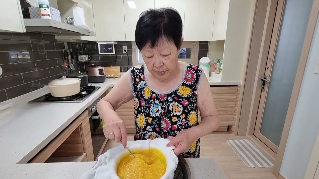 МАМА ГОТОВИТ АПЕЛЬСИНОВЫЙ СОК