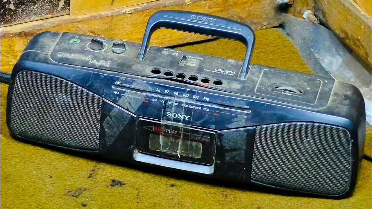 Smash 1990 Sony Radio With Speaker Blow Outs