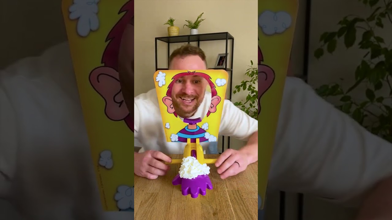 Qui va finir avec de la CR&Egrave;ME en plein visage!? 🍦 #PieFace