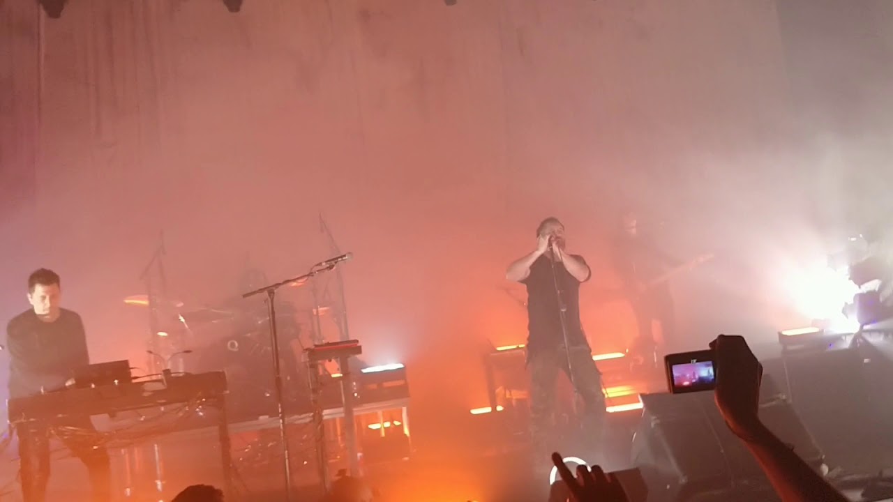 Nine Inch Nails - THE BACKGROUND WORLD - Live Olympia Paris 2018 HD V3 Best audio