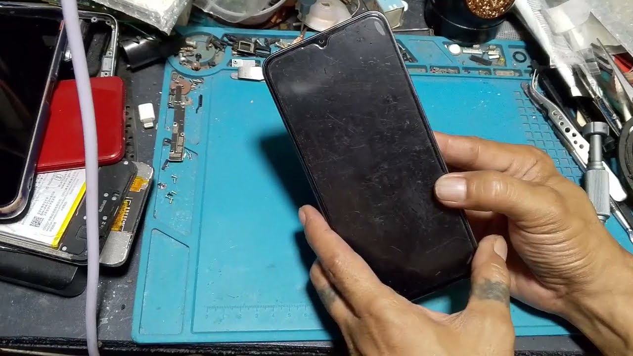 Vivo y 02 s black screen vibrate only while charging.power on no response.