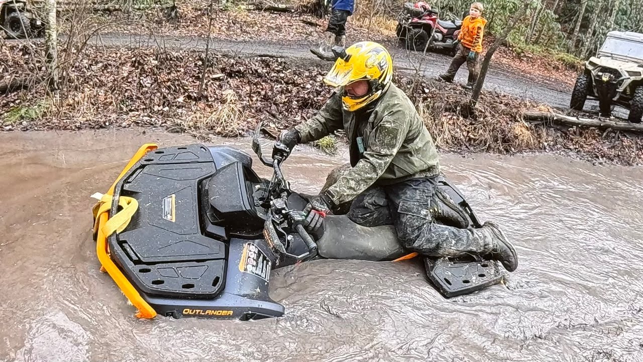 Can-am Outlander Mud Hole Battle - 2025 XTP 1000R VS 2024 Max XT 850