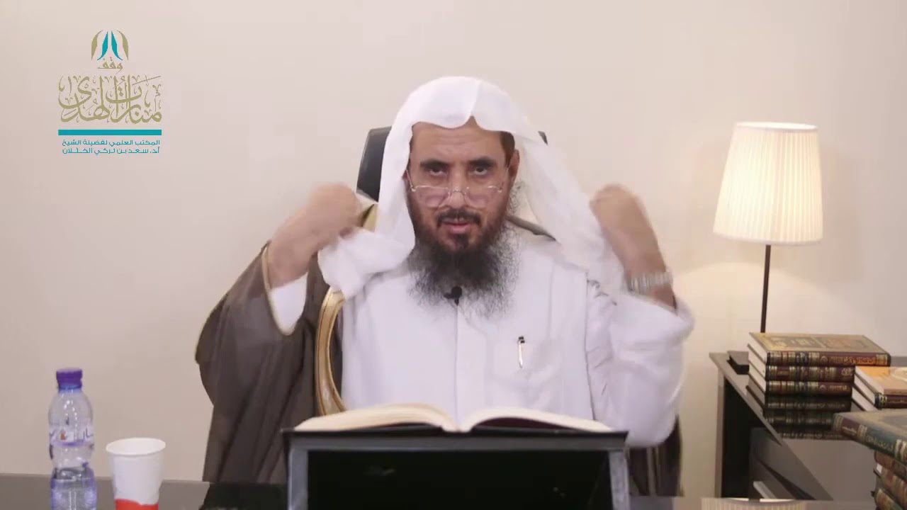 هل وضع طرف الشماغ على الكتف أثناء الصلاة يدخل في كف الثوب المنهي عنه في الصلاة؟  أ.د سعد الخثلان