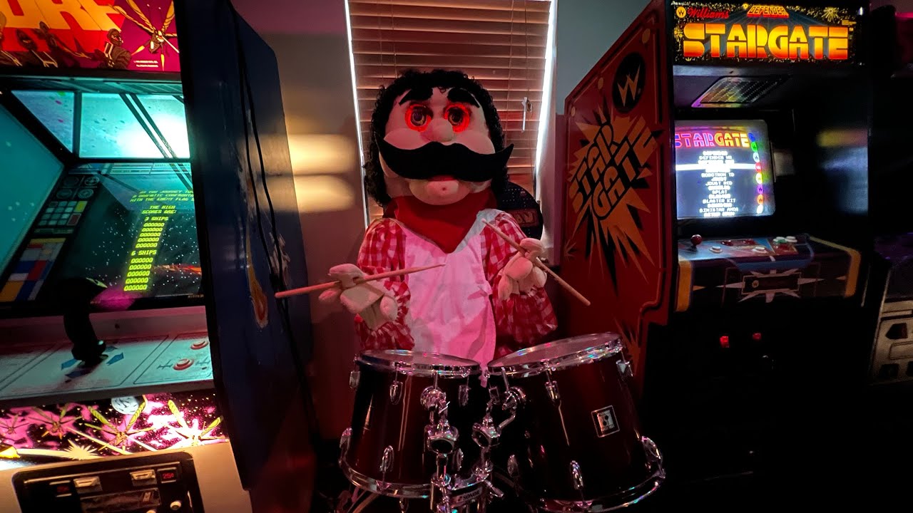 FNAF Survive the night performed by Pasqually Animatronic Chuck E Cheese Happy Halloween!  Arduino
