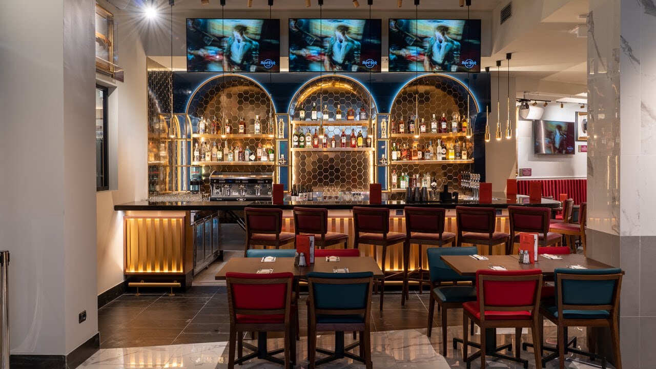 🎸 Ecco il nuovo HARD ROCK CAFE' di Milano!