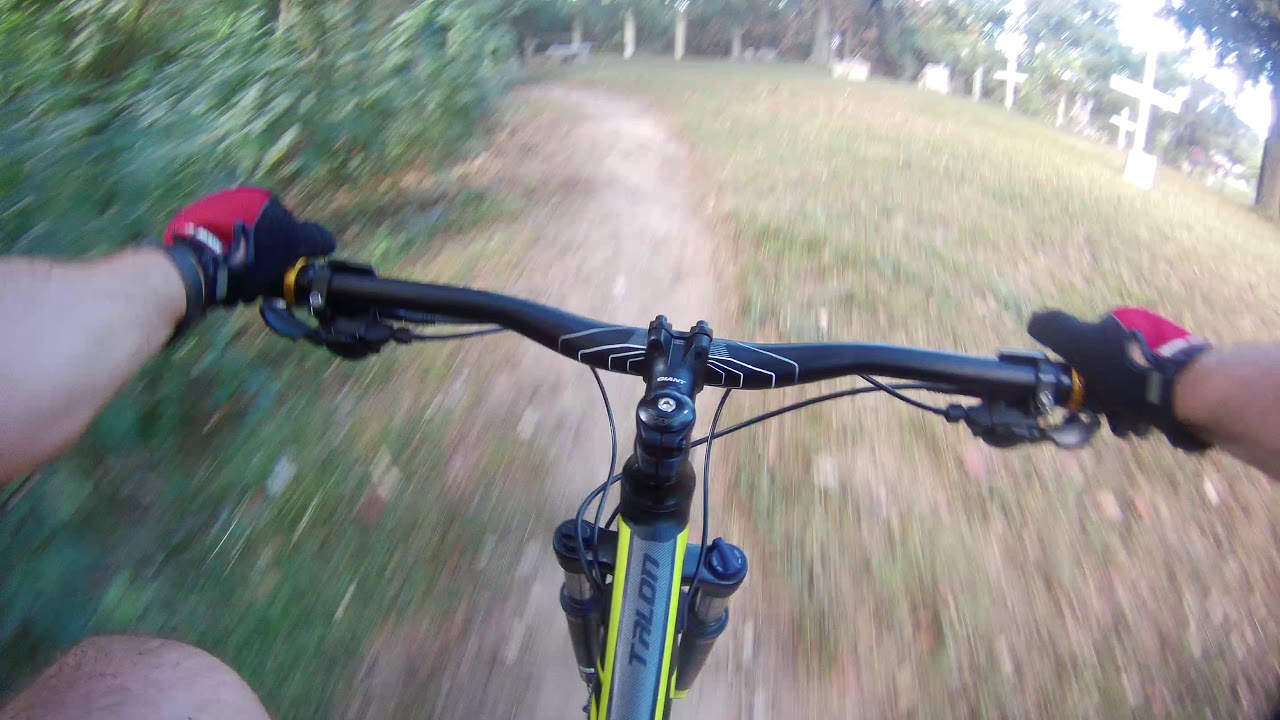 GIANT TALON 2 HARD TAIL HAVING FUN ON THE TRAILS MTB
