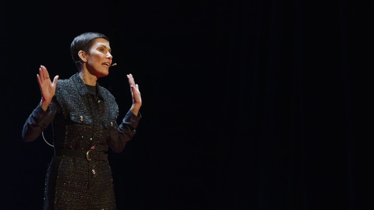 L'habit fait le moine | Cristina Cordula | TEDxMontmartre