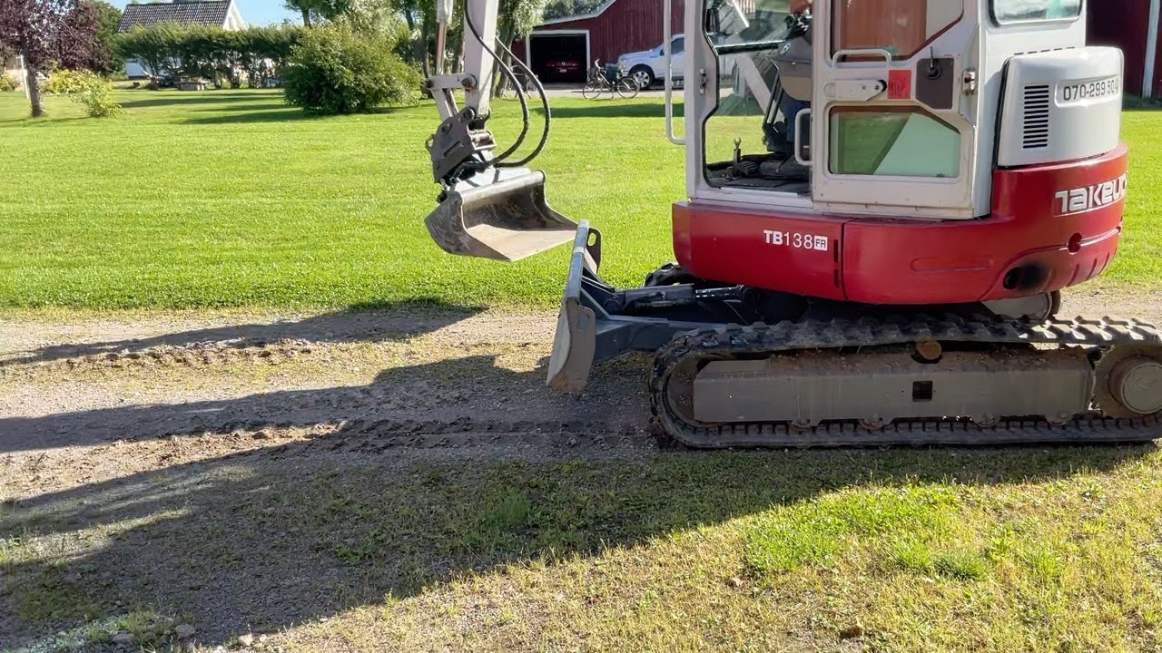 Köp Grävmaskin Takeuchi TB138FR på Klaravik