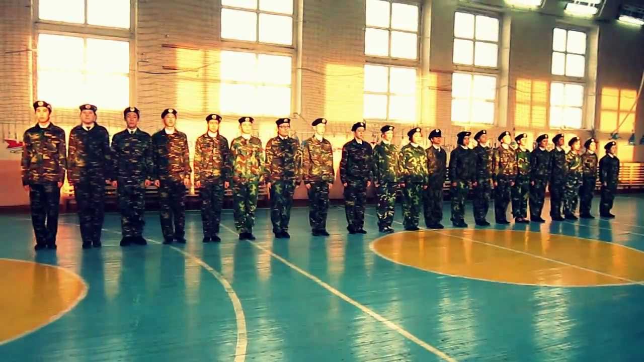 Школьный смотр строя и песни.10