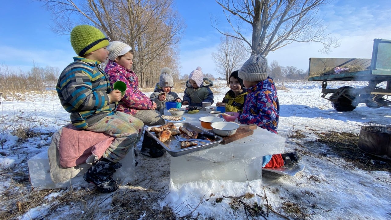 Сделали ледяной стол и устроили пикник для детей! Отдых всей семьей на природе!
