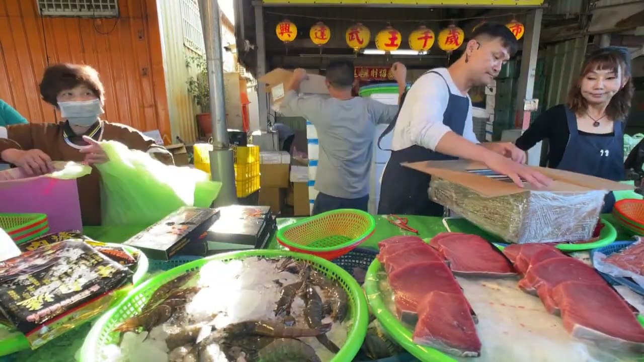 鮪魚清肉這麼大片又這麼便宜 只有這裡有啦 #興達港王中皇 #高雄興達港 #海鮮叫賣 #海鮮拍賣