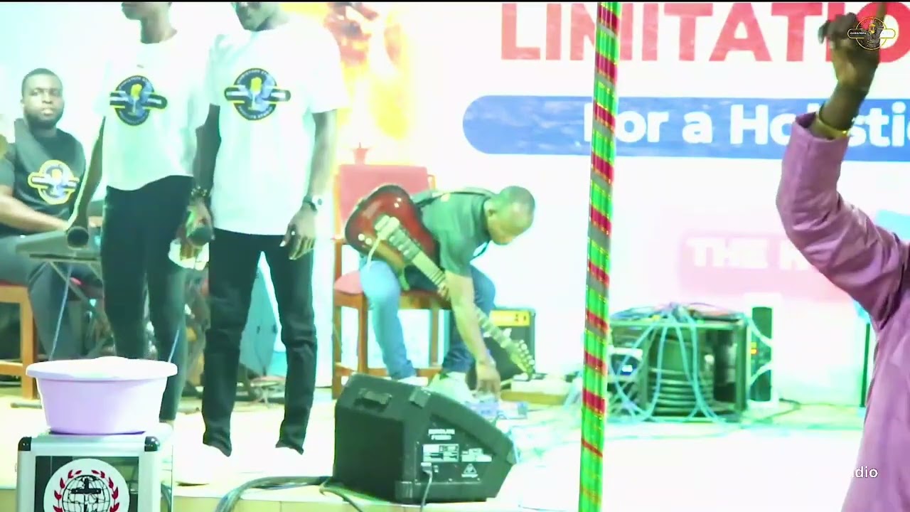 MIN SAMPSON LEAD A POWERFUL WORSHIP AT TEHILLA PRAISE