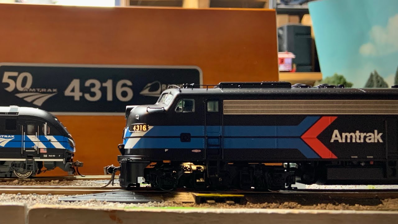 Unboxing and review: Rapido Amtrak E8 4316