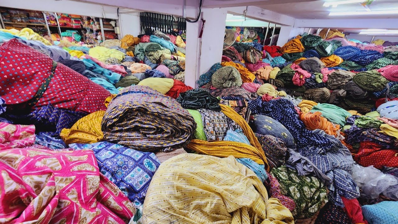 कपड़ा गोदाम/ CUT PIECE CLOTH WHOLESALE MARKET IN SURAT, WHOLESALE CUT PIECE MARKET, FABRIC IN SURAT.