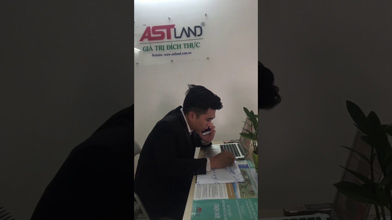 Thánh chốt sales cận cảnh telesale gọi điện thoại tư vấn cho khách hàng mua Biệt Thự Biển cao cấp