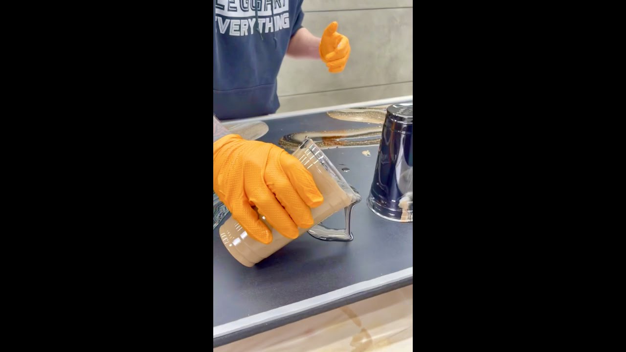 Dirty Pour using Epoxy #Leggari #epoxy