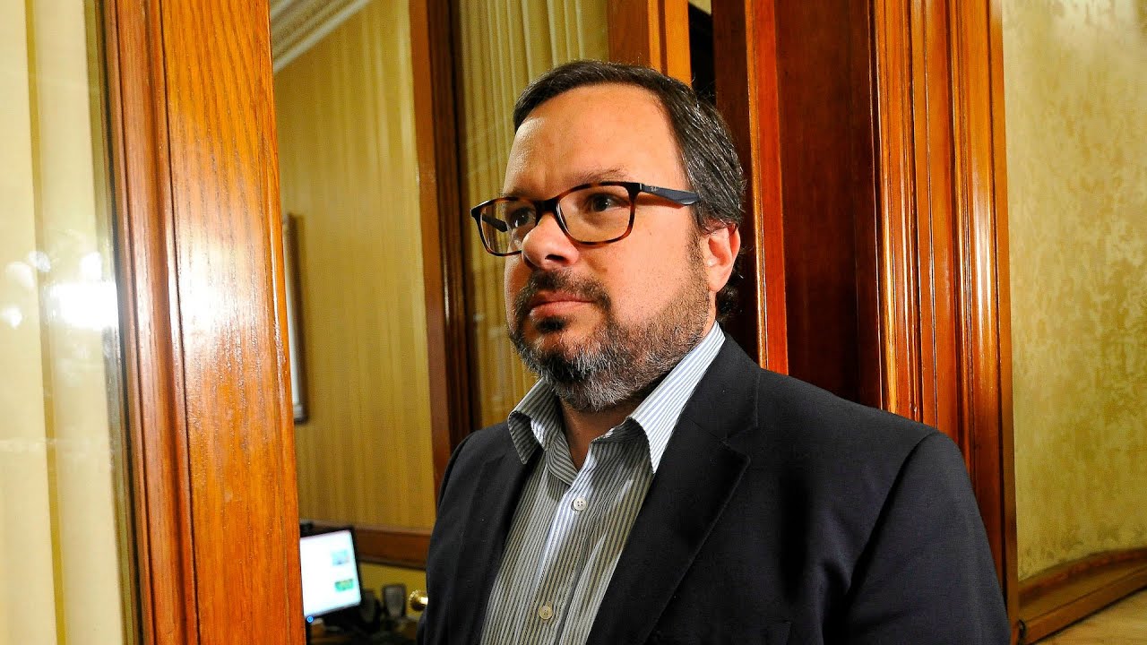 La interpelaci&oacute;n a Lustemberg 