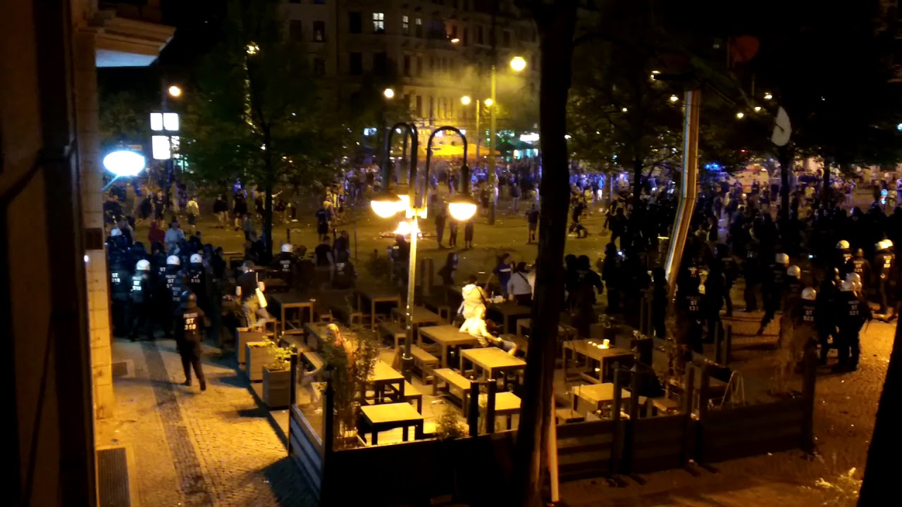 Schwere Ausschreitungen am Hasselbachplatz nach Aufstiegsfeier des 1. FCM, 21.04.2018