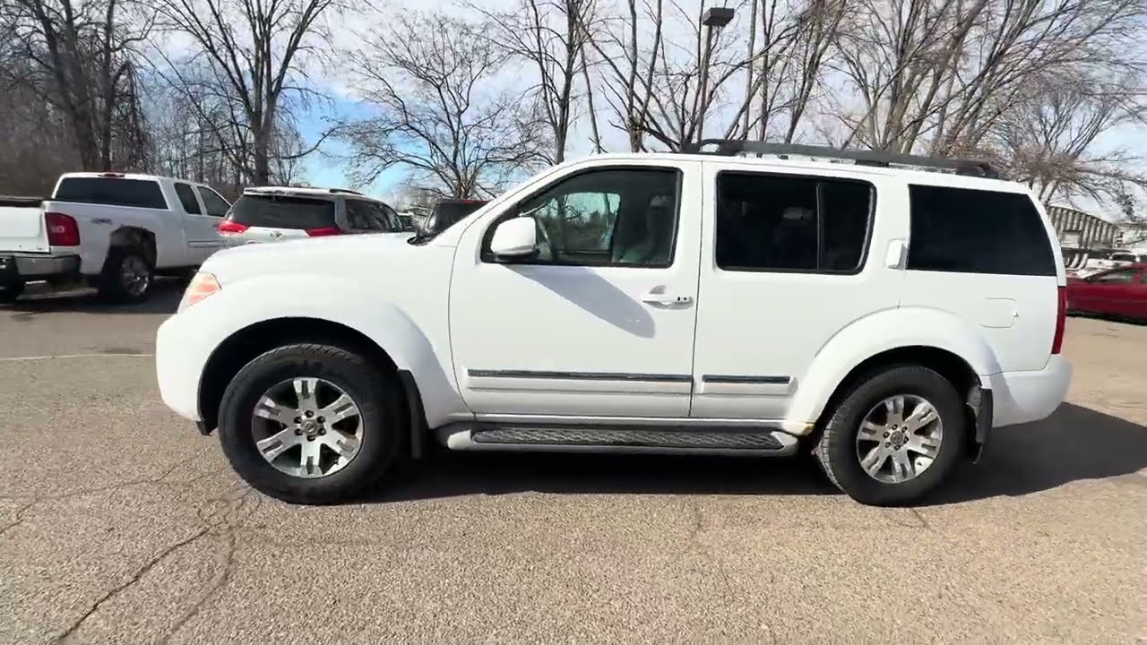 2012 NISSAN PATHFINDER SILVER EDITION *4x4* (NO RESERVE)