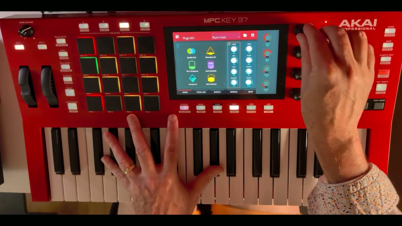 MPC KEY 37 - Don't forget the standard plugins (Solina, Hype, Tubesynth, ...)