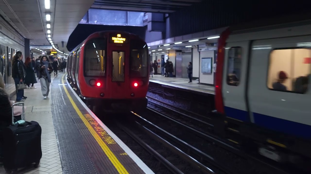 District line (S-Stock) Departing at Victoria 18/01/26 (4K)