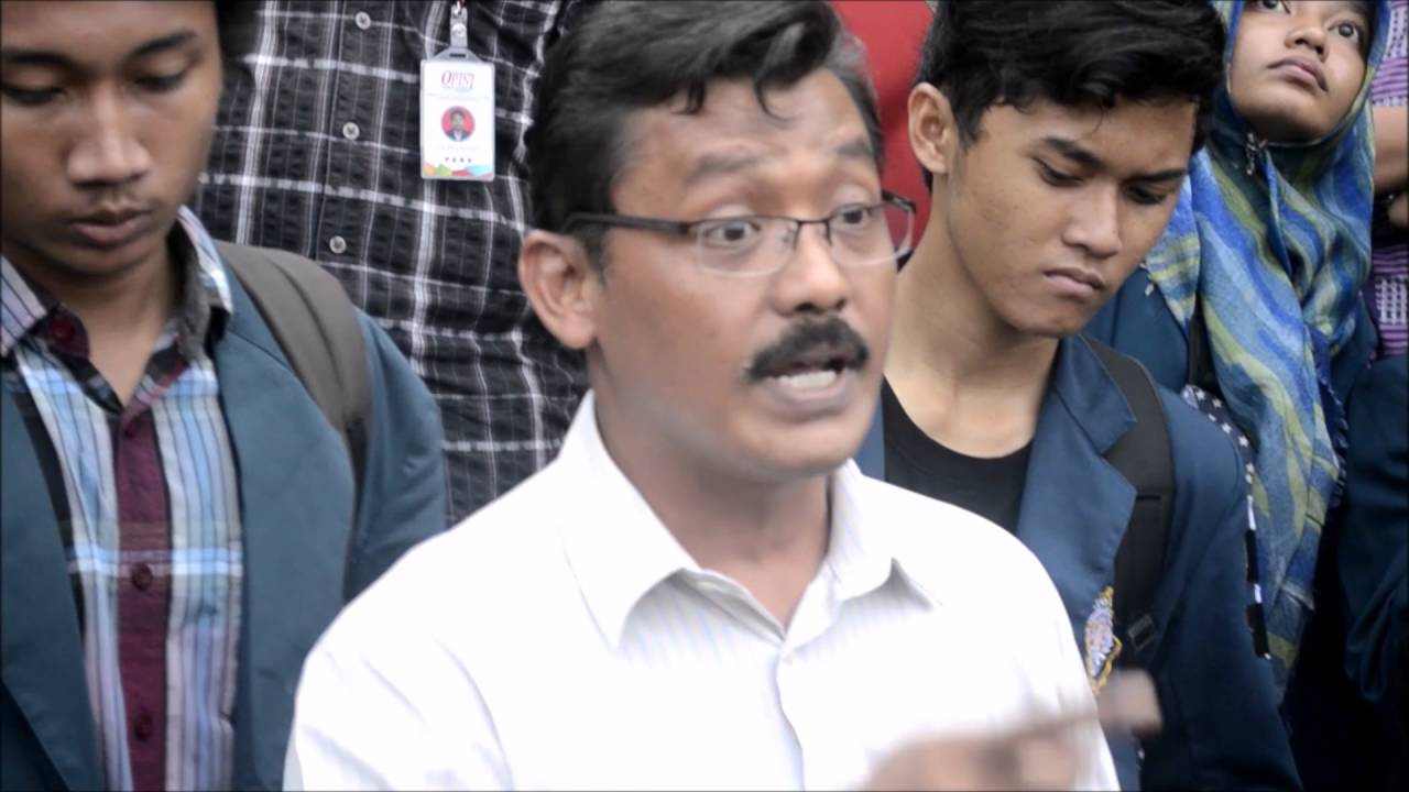 DEMO MAHASISWA UNDIP MENOLAK KENAIKAN UKT