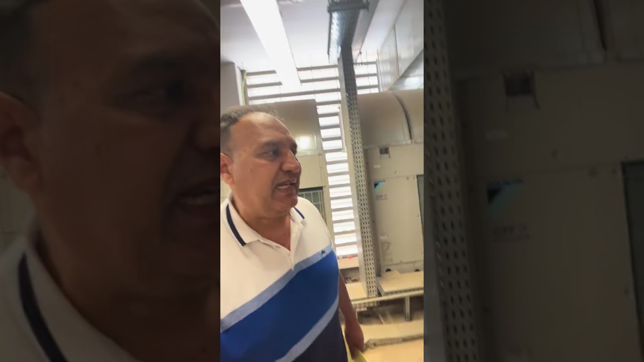 وحدات تكييف خارجية بغرفة الماكينات 