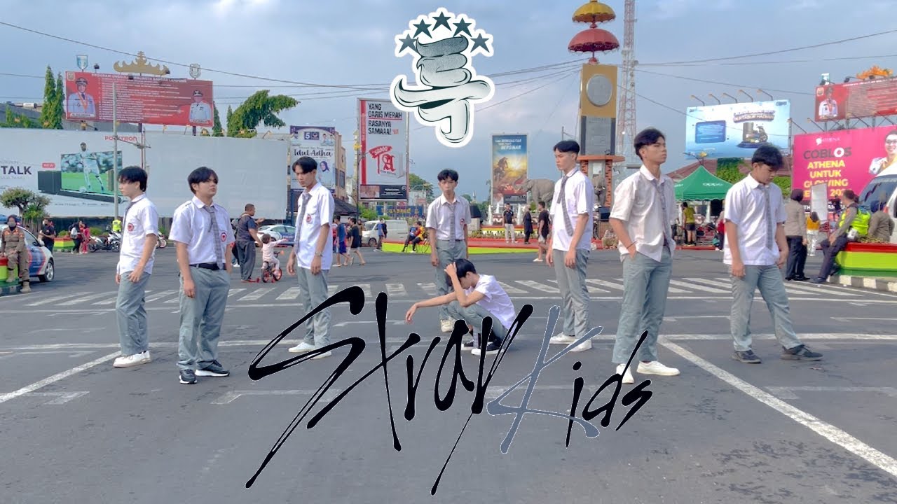 [KPOP IN PUBLIC CHALLENGE] Stray Kids 