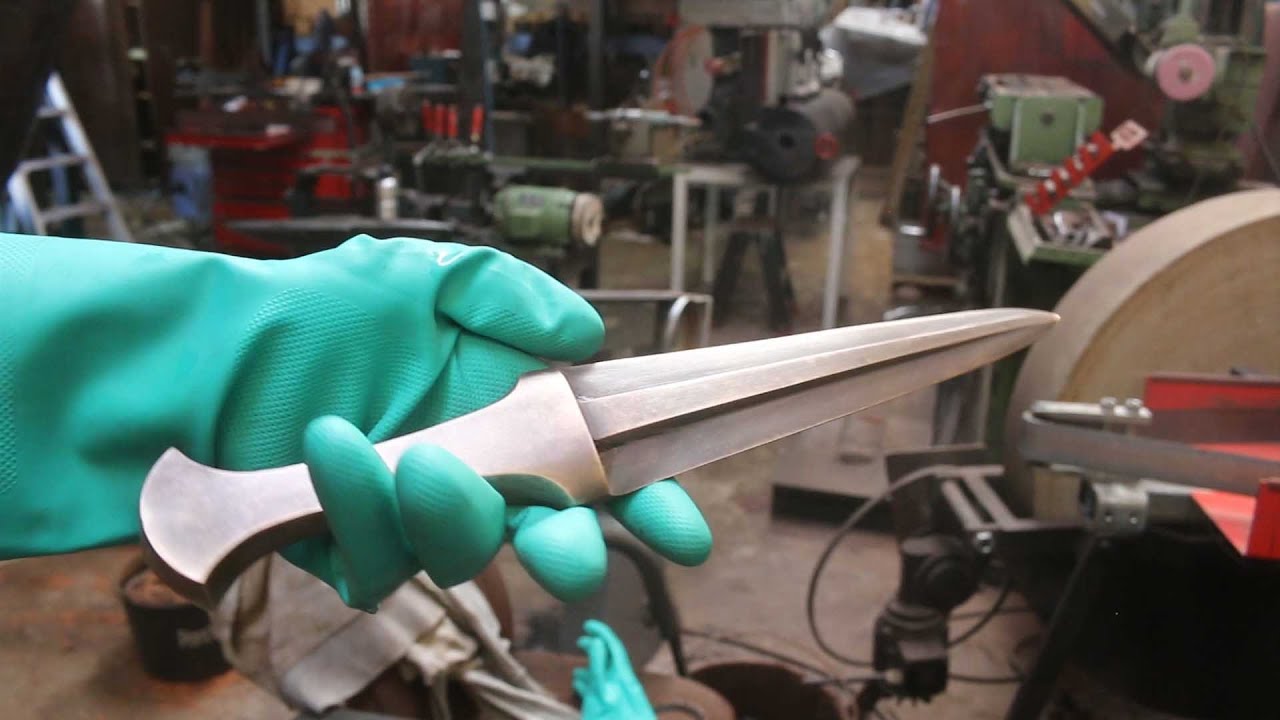 Casting a bronze dagger for the Maker Faire Eindhoven.