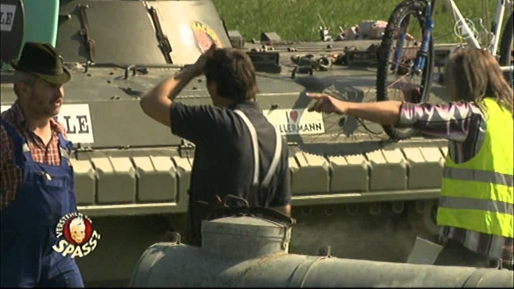 Matze Knop als DJ Hacke mit dem Panzer | Verstehen Sie Spaß?