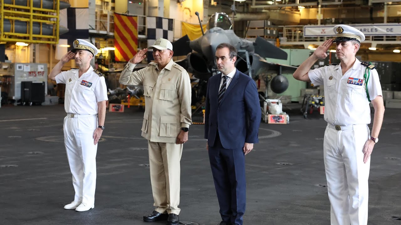 Mengunjungi Kapal Induk Prancis Charles De Gaulle (CDG).