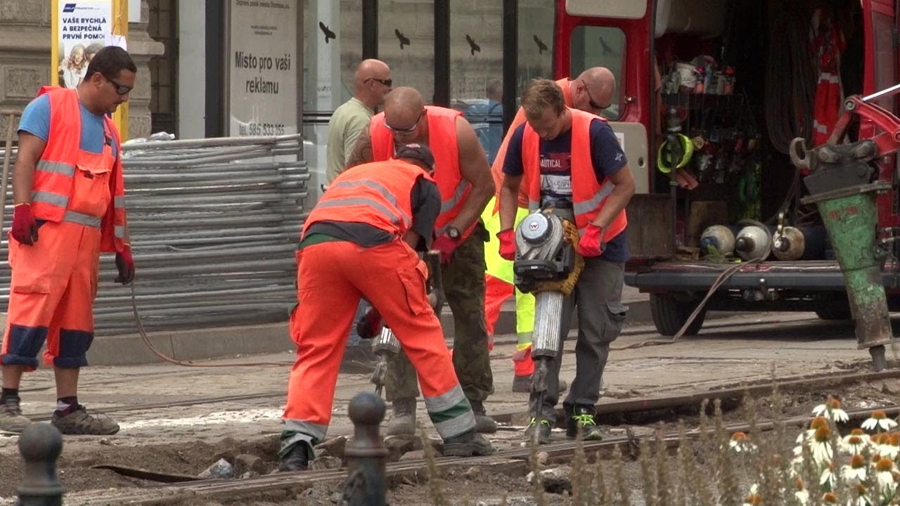 V Olomouci se opravuje křižovatka u tržnice. Omezí to dopravu