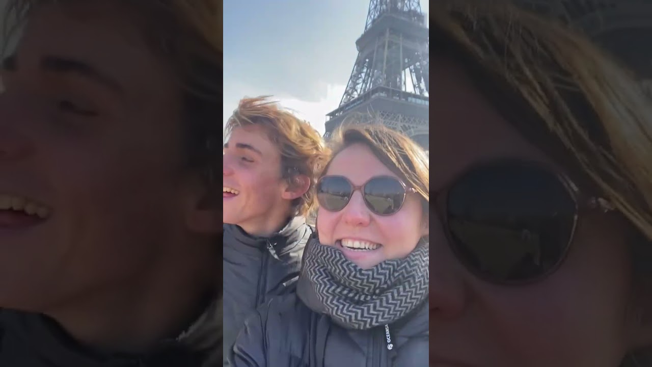 Enzo et Charlotte en visite à la tour Eiffel 