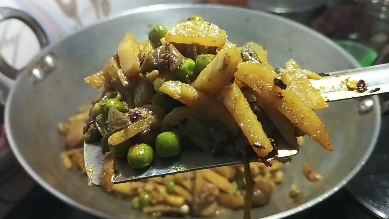 Crispy Puri aur# testi mix sabji  ,#banaen#🥰🥰🍆🫛🥔