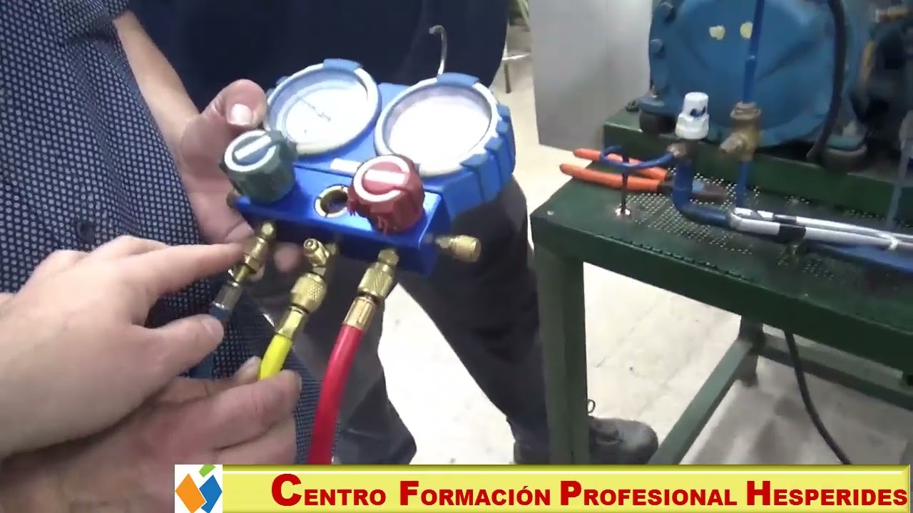METIENDO REFRIGERANTE EN UN EQUIPO FRIGORIFICO EN FUNCIONAMIENTO PARA TALLER LABORATORIO