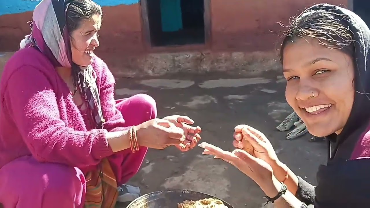 ससुराल के लिए पहाड़ी मिठाई भी बन गई🥹♥️ पहाड़ी अरसे रोटने 😋 ताऊ जी ने बनाए साथ मिलकर रोटने 🥲♥️