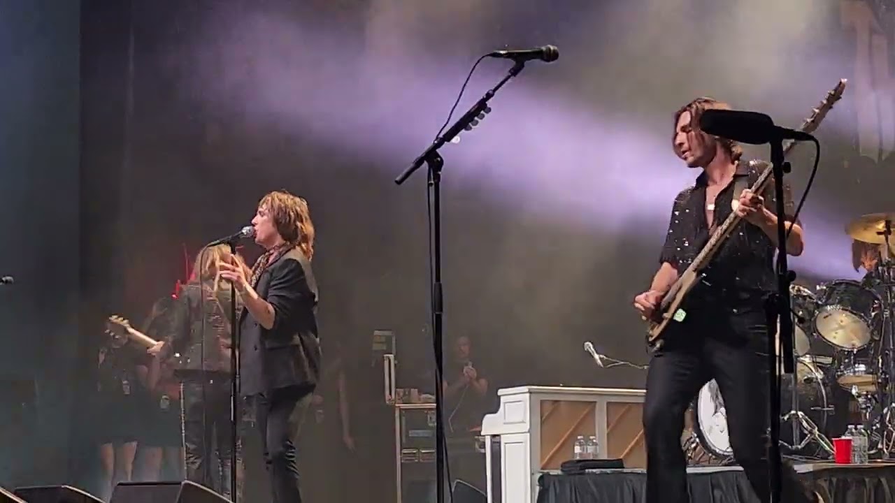 THE STRUTS - Roll Up - LIVE