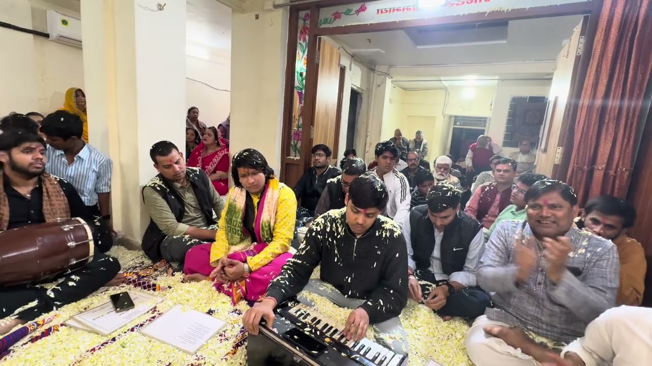 Hori hori aao khela sab hori