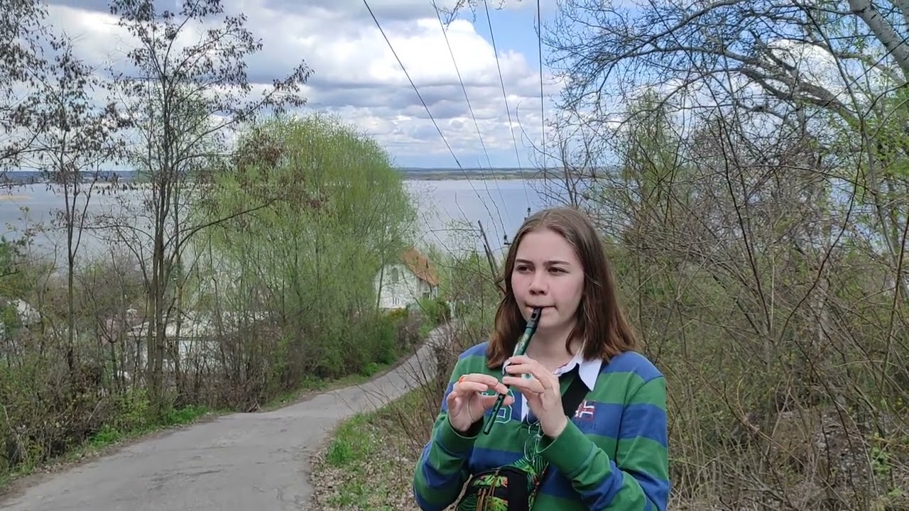 Netflix Anne with an E opening soundtrack: 'Ahead By A Century' – The Tragically Hip | D tin whistle