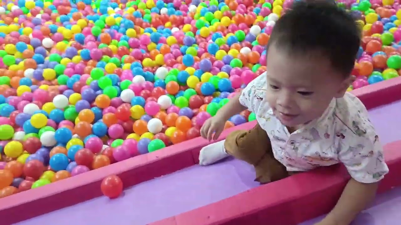 hamza dan zhian mandi bola