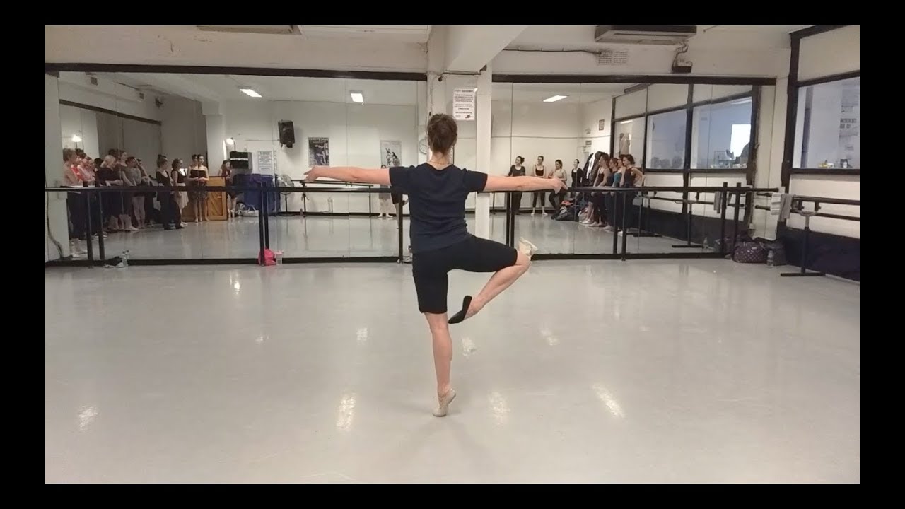 Pirouette Combination-En Dehors & En Dedans: ballet tutorial (beginner)